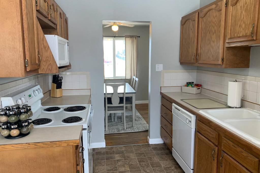 3 King Beds + Bunk Beds On Broadway Villa Литълтън Екстериор снимка