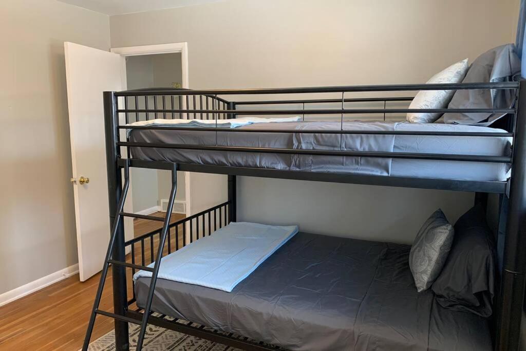 3 King Beds + Bunk Beds On Broadway Villa Литълтън Екстериор снимка